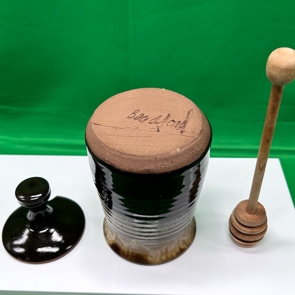 Handcrafted Stoneware Pottery Honey Pot Jar With Lid And Wood Dipper - Picture 8 of 10